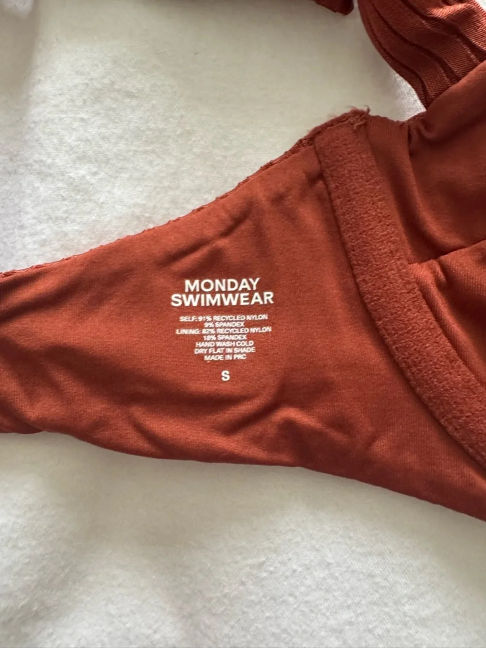 Monday Swimwear Cala Roja Top